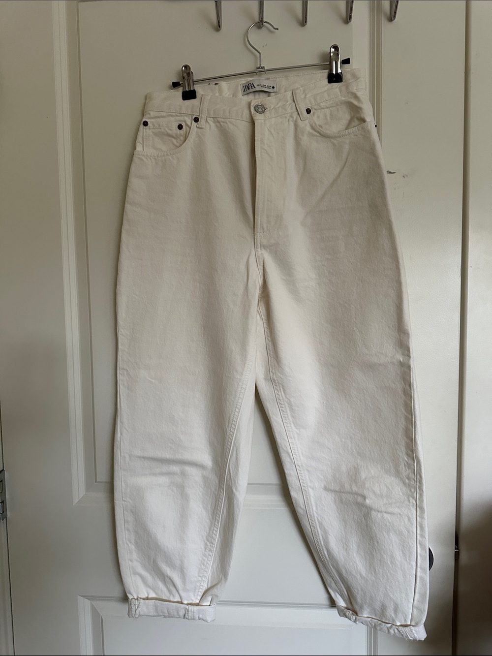 Zara White Relaxed Tapered Jeans